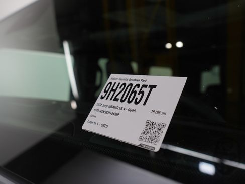 Used 2024 Jeep Wrangler Sahara w/ Technology Group image 32