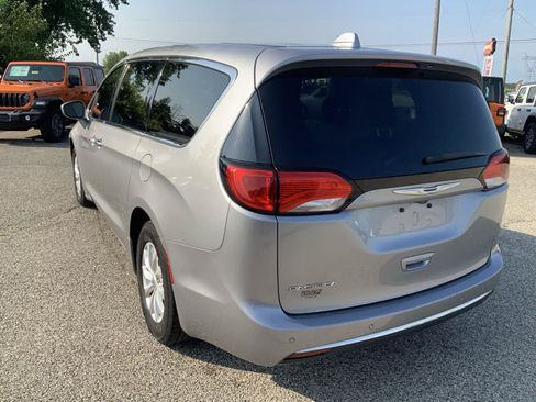 Used 2018 Chrysler Pacifica Touring Plus FWD image 6