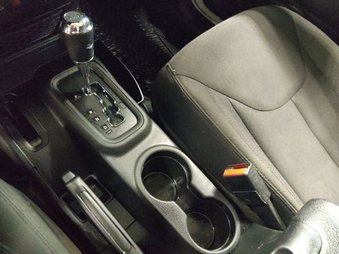 Used 2018 Jeep Wrangler Unlimited Sport S image 26