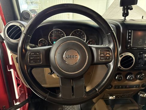 Used 2012 Jeep Wrangler Unlimited Rubicon w/ Dual Top Group AWD/4WD image 14