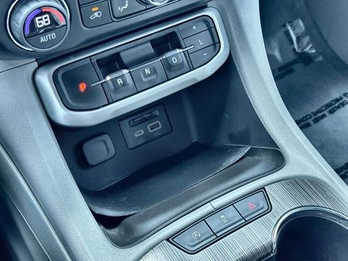 Used 2023 GMC Acadia SLT w/ Technology Package FWD image 21