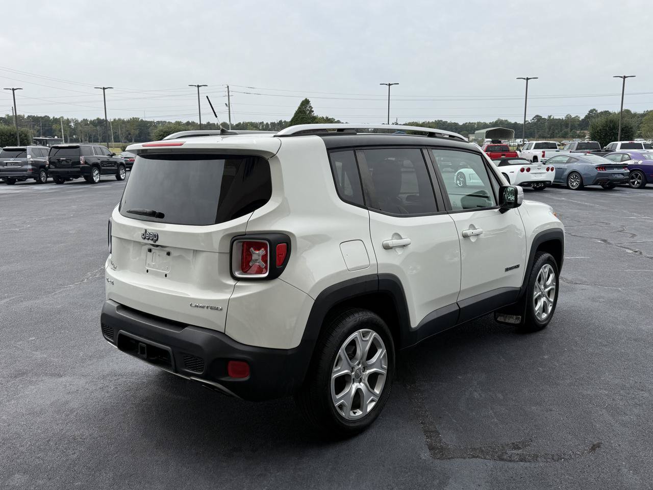 Used 2017 Jeep Renegade Limited AWD/4WD image 5