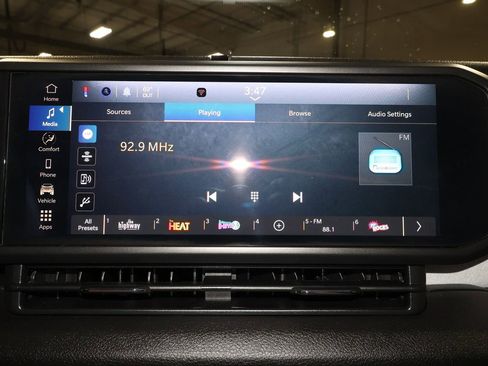 Used 2025 Jeep Wrangler Sport AWD/4WD image 12