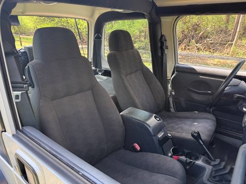 Used 2003 Jeep Wrangler SE image 40