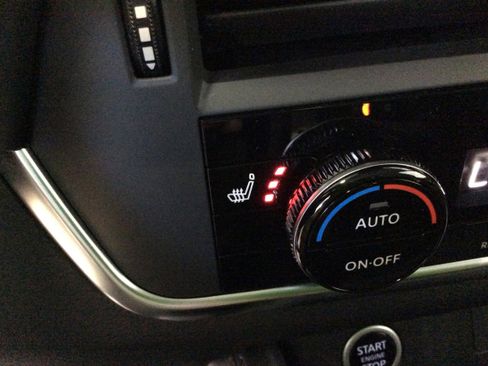 Used 2023 Nissan Rogue SL w/ SL Premium Package image 30