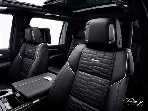 Used 2025 Cadillac Escalade ESV V AWD/4WD image 28