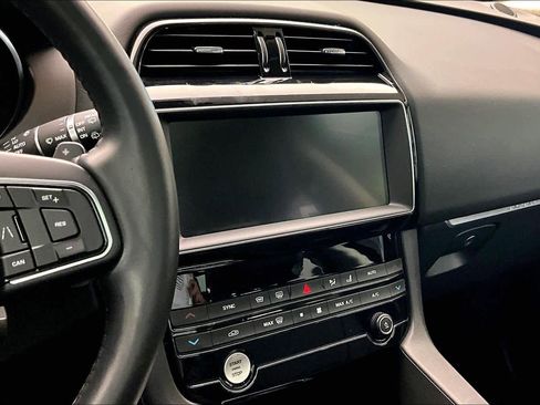 Used 2019 Jaguar F-PACE Premium image 12