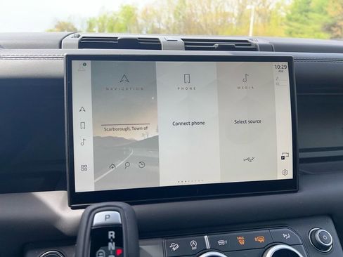 New 2025 Land Rover Defender 110 X-Dynamic SE image 16