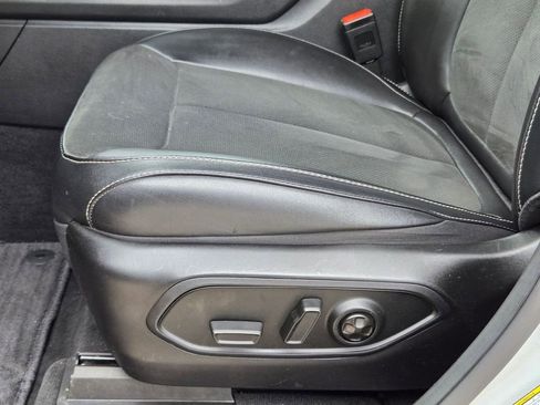 Used 2025 Jeep Grand Cherokee L Laredo image 13