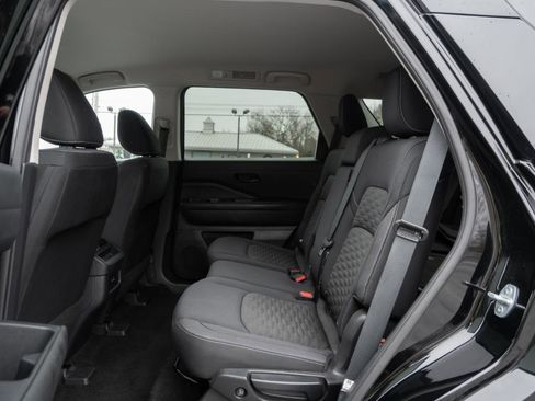 Used 2024 Nissan Pathfinder S image 18