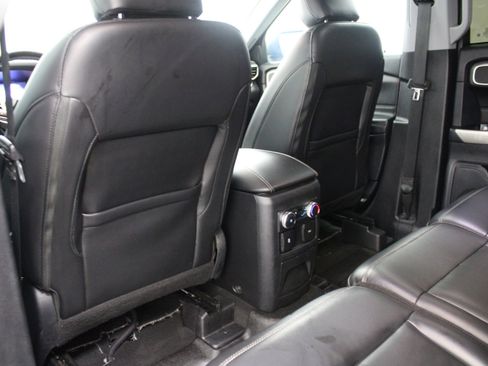 Used 2022 Ford Explorer XLT w/ Equipment Group 202A AWD/4WD image 16
