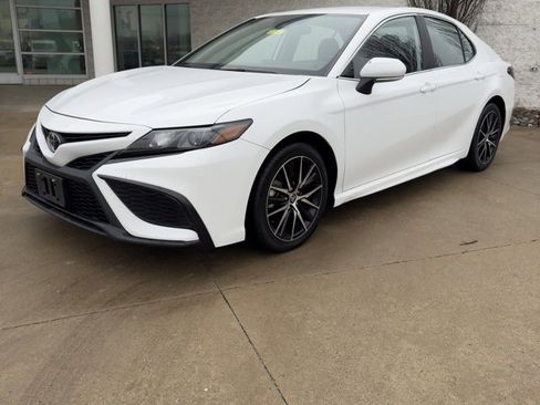 Used 2024 Toyota Camry SE image 31