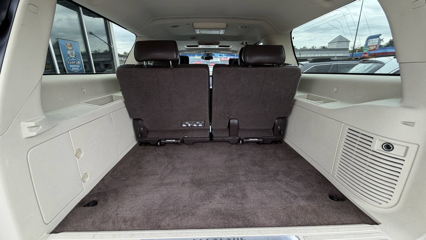Used 2011 Cadillac Escalade ESV Platinum AWD/4WD image 12