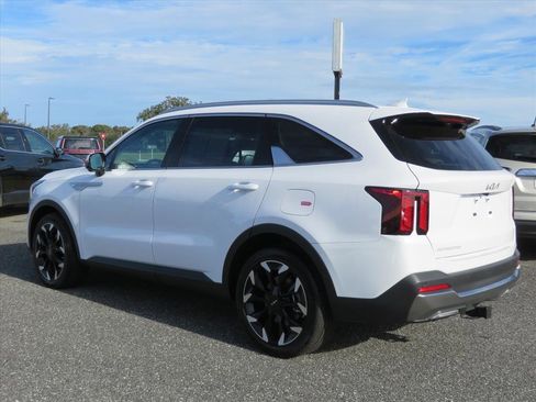 Used 2025 Kia Sorento SX image 4