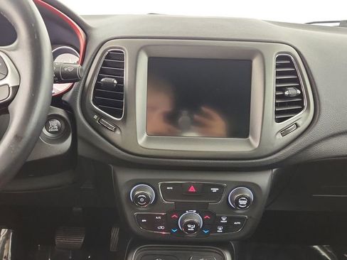 Used 2019 Jeep Compass Trailhawk image 12