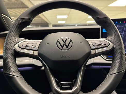 New 2026 Volkswagen Tiguan SEL R-Line AWD/4WD image 23