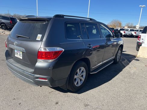 Used 2013 Toyota Highlander Plus image 4