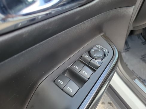 Used 2023 GMC Acadia SLT FWD image 25