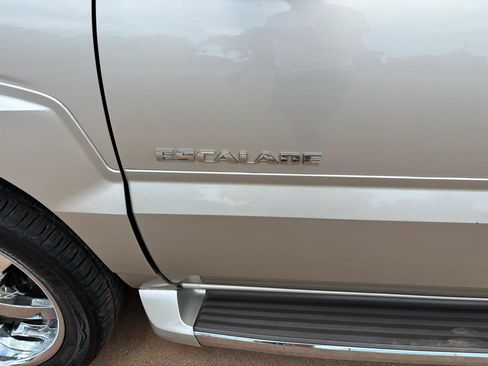 Used 2005 Cadillac Escalade 2WD image 21