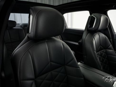 Used 2023 BMW 740i 740i w/ Parking Assistance Package image 40