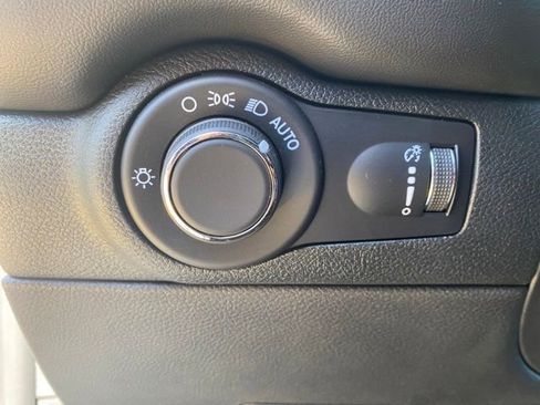 Used 2025 Dodge Durango GT AWD/4WD image 16