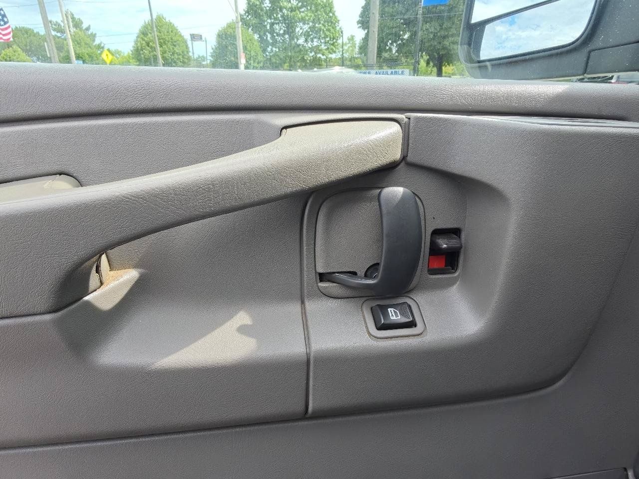 Used 2014 Chevrolet Express 2500 RWD image 20