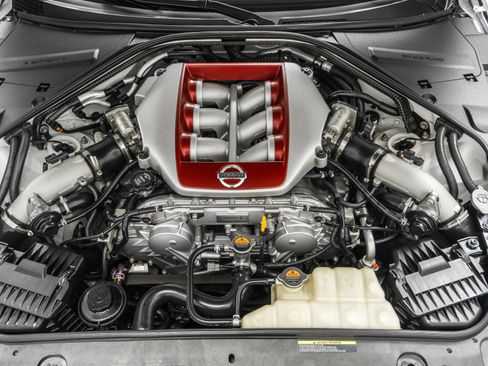 Used 2020 Nissan GT-R Premium image 12