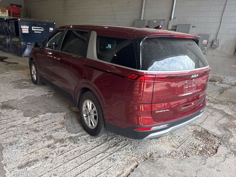 Used 2024 Kia Carnival LX FWD image 5