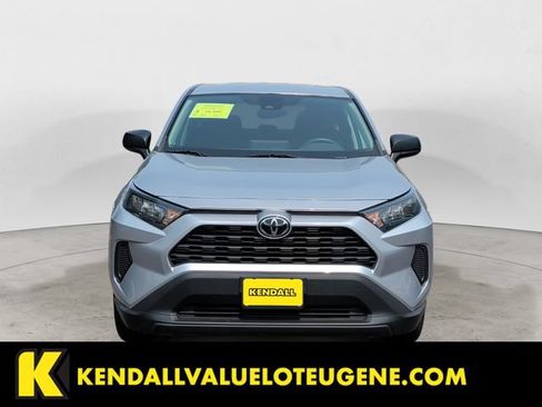 Used 2022 Toyota RAV4 LE AWD/4WD image 2