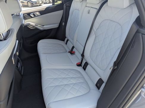 Used 2027 BMW X6 xDrive40i w/ Climate Comfort Package AWD/4WD image 16