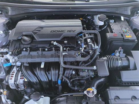 Used 2025 Hyundai Elantra Limited FWD image 23