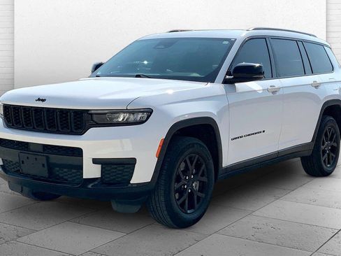 Used 2024 Jeep Grand Cherokee L Altitude AWD/4WD image 13