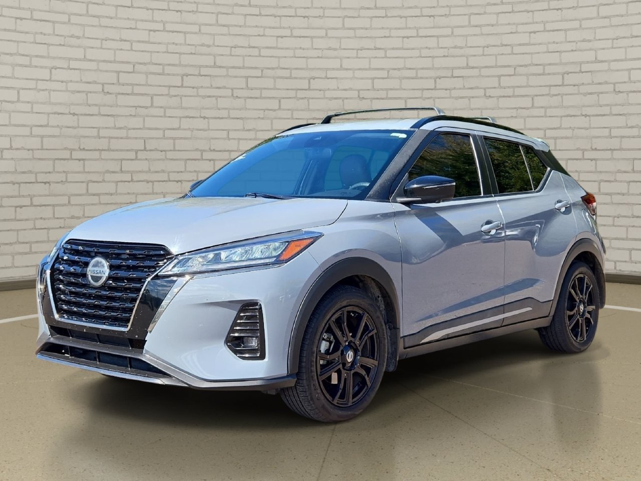 Used 2021 Nissan Kicks SR w/ SR Premium Package FWD image 1