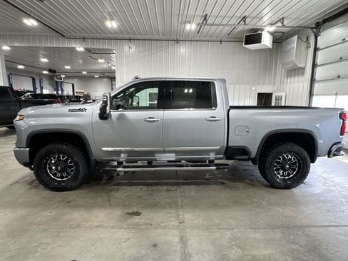 Used 2024 Chevrolet Silverado 3500 High Country w/ High Country Premium Package image 5