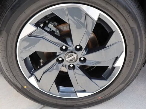 Used 2024 Nissan Rogue SV FWD image 45