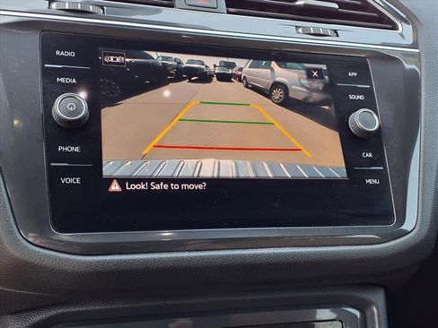 Used 2022 Volkswagen Tiguan SE image 18