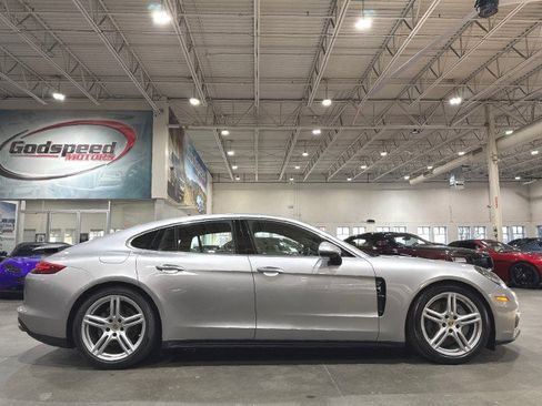 Used 2018 Porsche Panamera 4S image 33