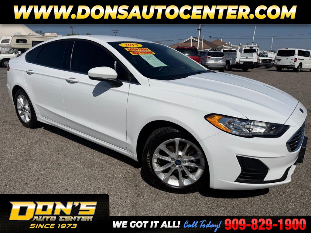 Used 2019 Ford Fusion SE FWD image 1