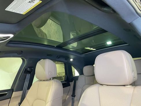 Certified 2026 Porsche Macan AWD/4WD image 19