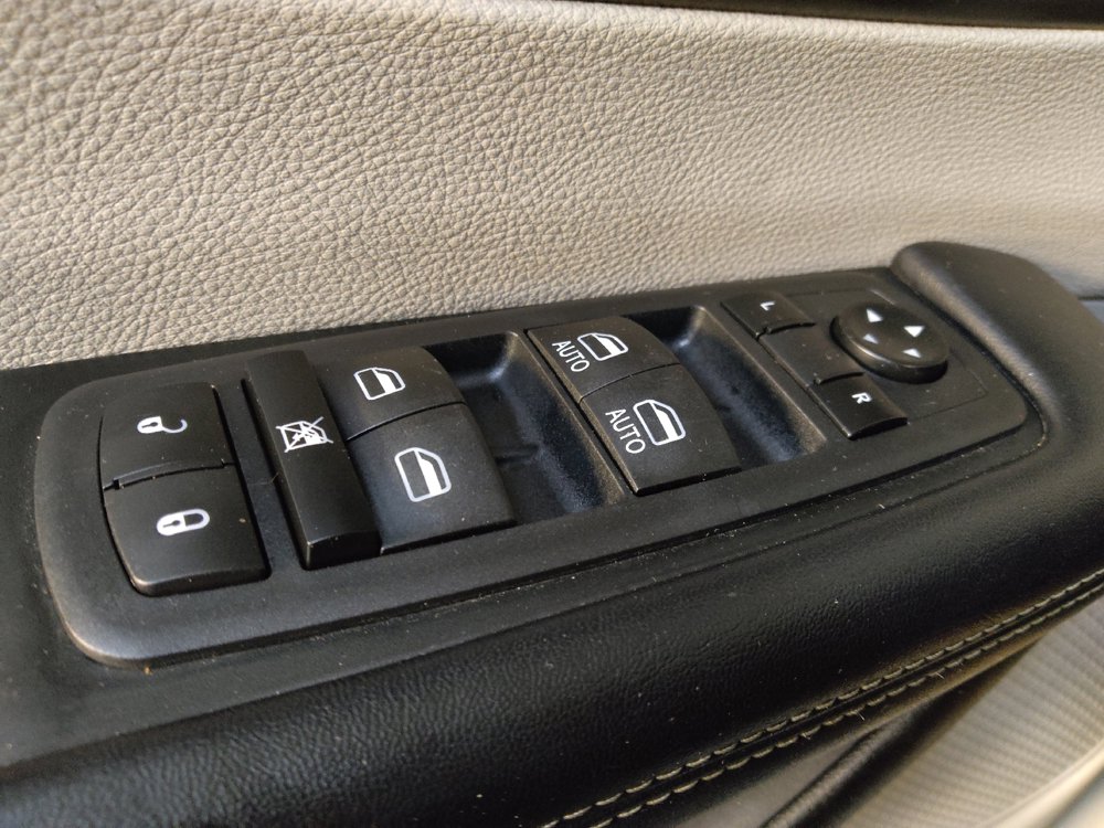 Used 2020 Chrysler Voyager Lxi FWD image 27