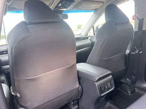 Used 2024 Toyota Venza LE AWD/4WD image 13