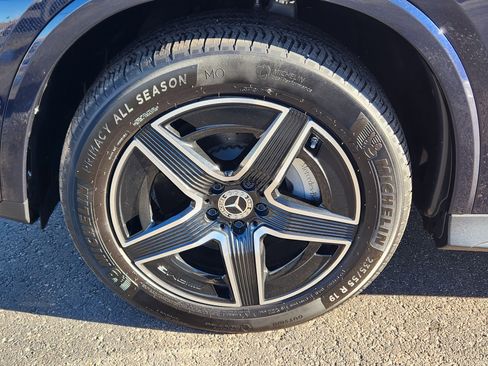 Used 2024 Mercedes-Benz GLC 300 4MATIC image 23