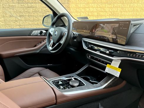 Used 2026 BMW X7 xDrive40i w/ Premium Package AWD/4WD image 8
