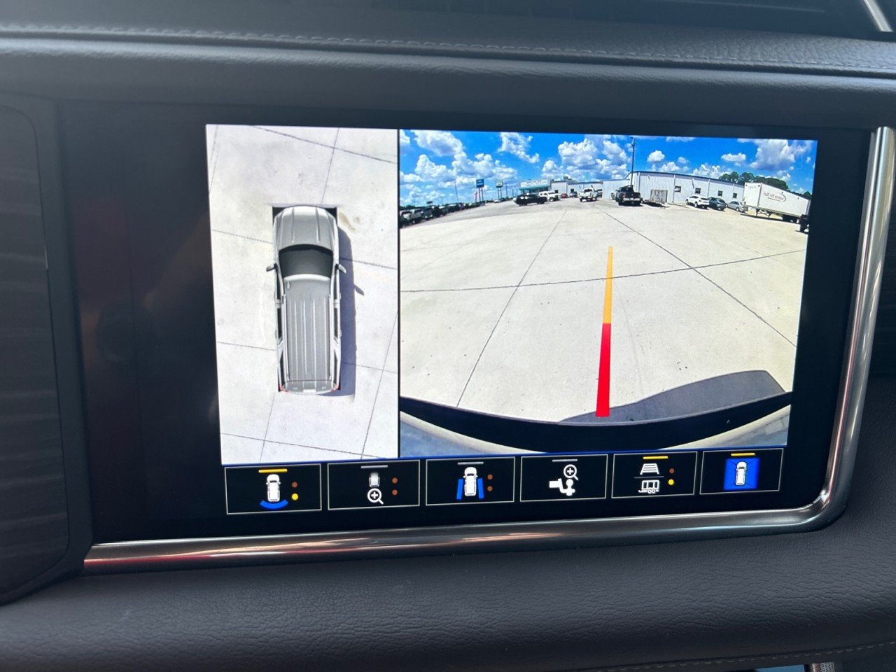 Used 2022 GMC Yukon Denali RWD image 12