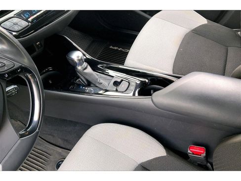 Used 2019 Toyota C-HR XLE image 13