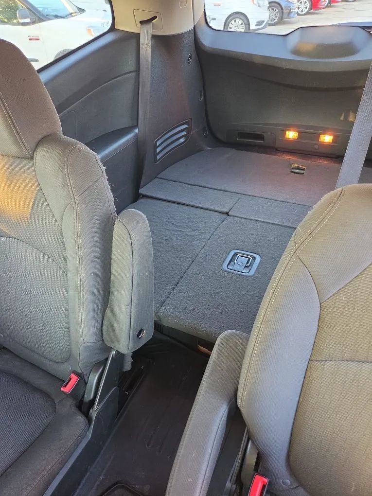 Used 2014 Chevrolet Traverse LT FWD image 24