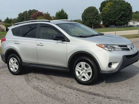 Used 2015 Toyota RAV4 LE FWD image 2