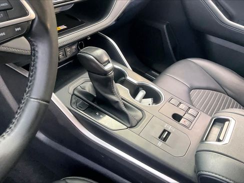 Used 2023 Toyota Highlander XSE FWD image 17