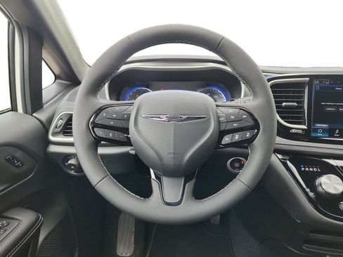New 2026 Chrysler Pacifica Select image 12