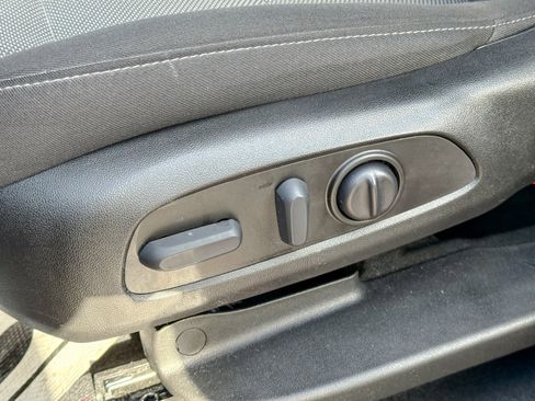 Used 2023 Chevrolet Traverse LT image 15